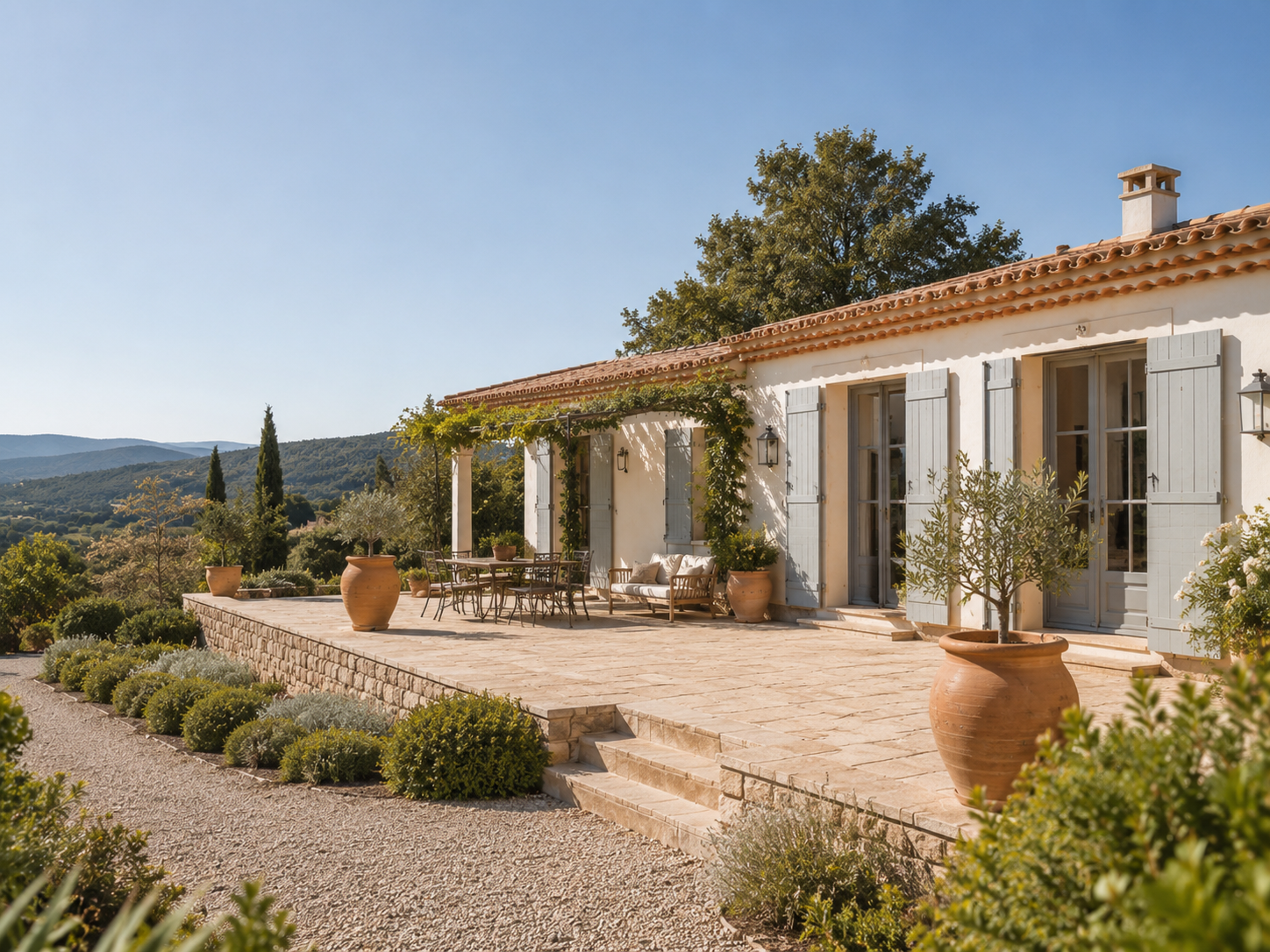 Maison provençale de plain-pied recherchée avec terrasse et vue en Centre Var