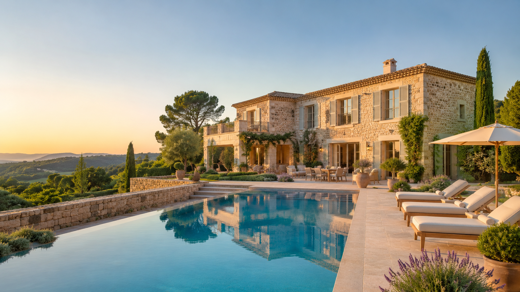 Piscine non déclarée à Le Luc ou Le Cannet-des-Maures : comment régulariser avant de vendre ?
